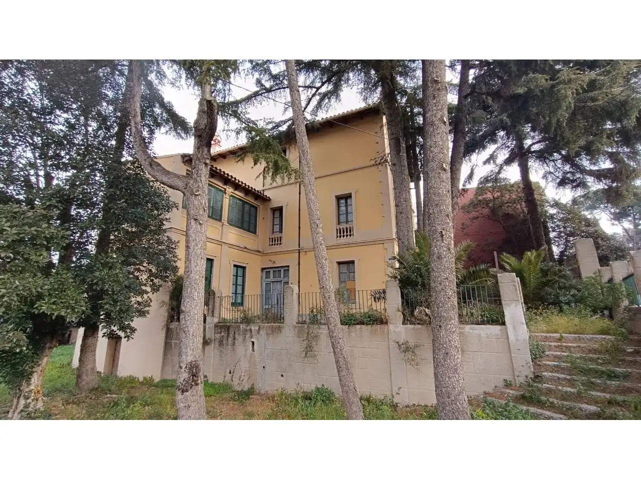 Vista exterior de Casa o xalet en venda en Martorelles amb Jardí privat, Terrassa i Alarma