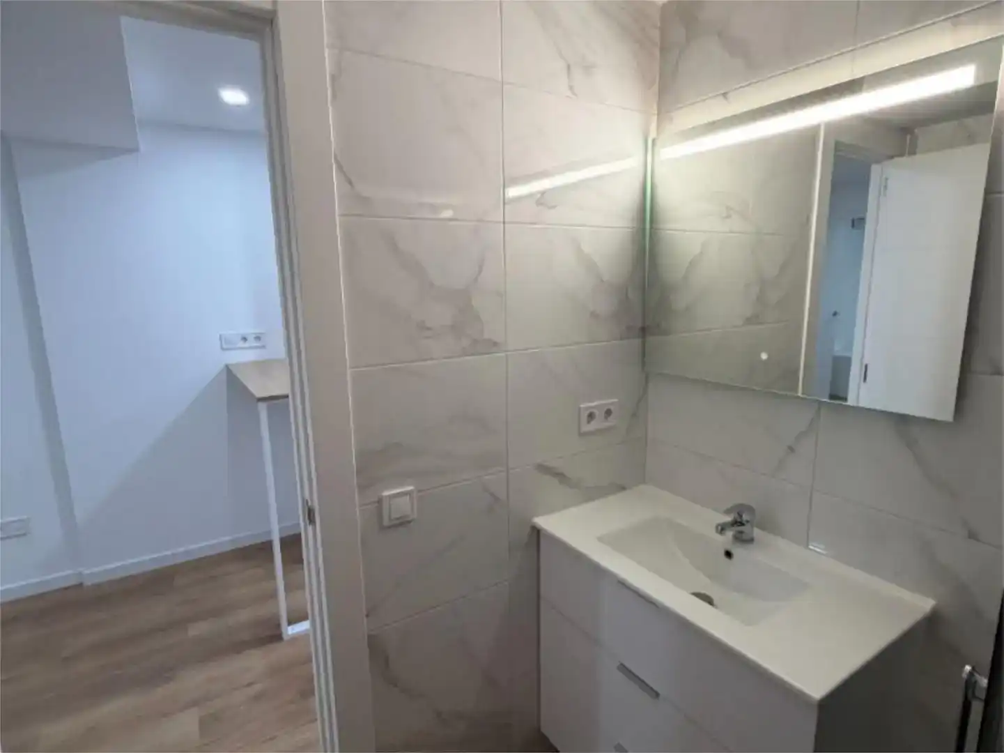 Badezimmer von Wohnung zum Verkauf in Ames mit Klimaanlage