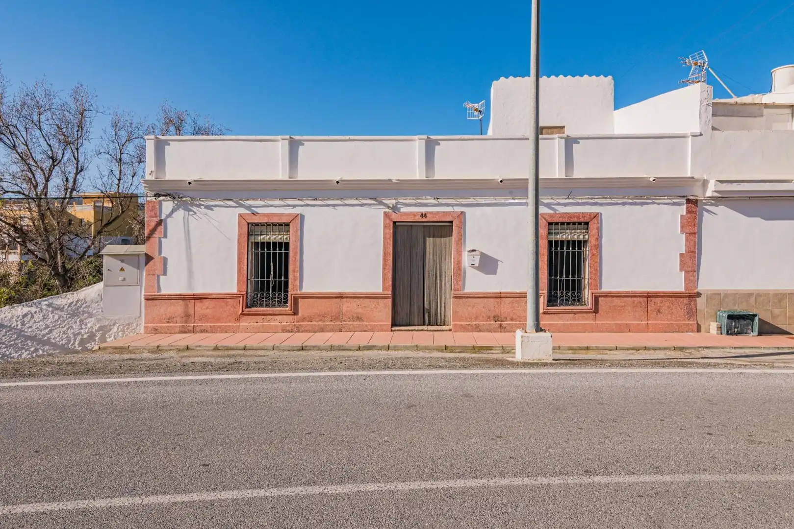 Vista exterior de Casa o xalet en venda en Molvízar amb Jardí privat, Terrassa i Traster