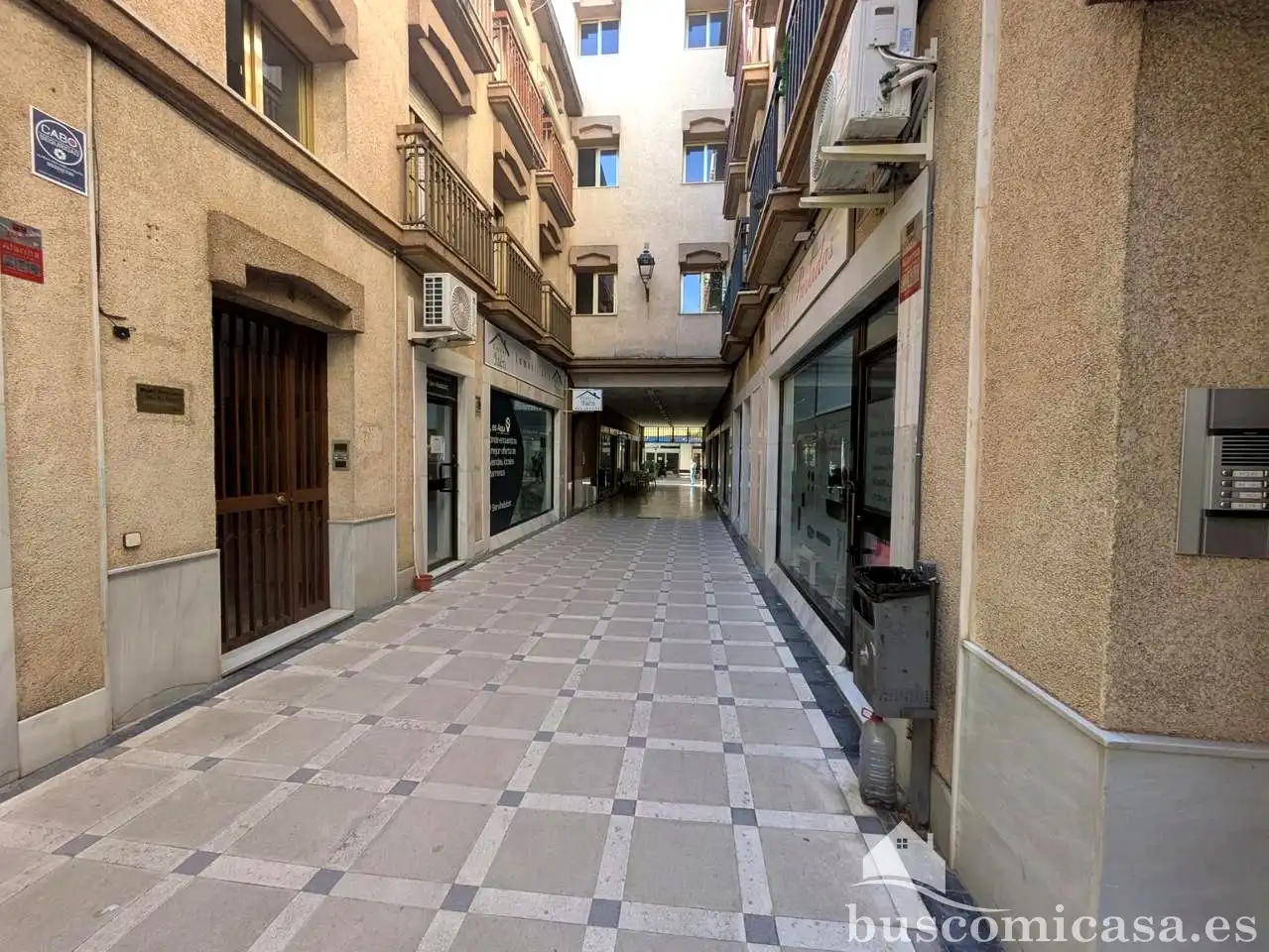 Flat for rent in Calle Canalejas, Centro ciudad