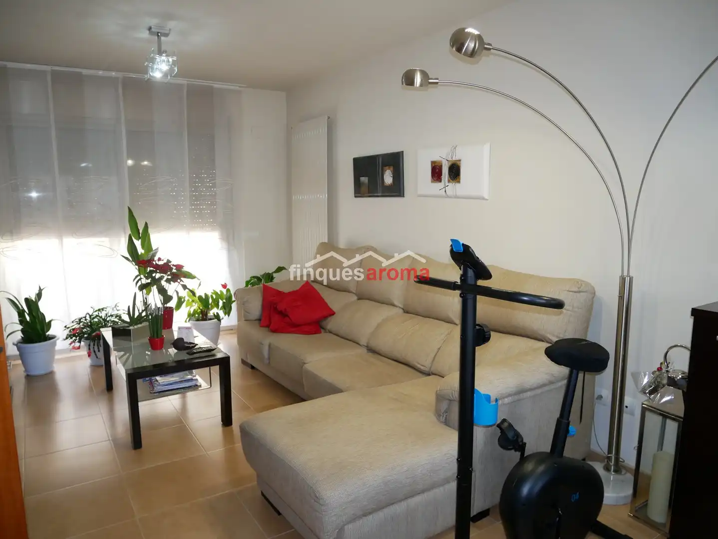 Sala de estar de Casa adosada en venta en Valls con Aire acondicionado, Calefacción y Jardín privado