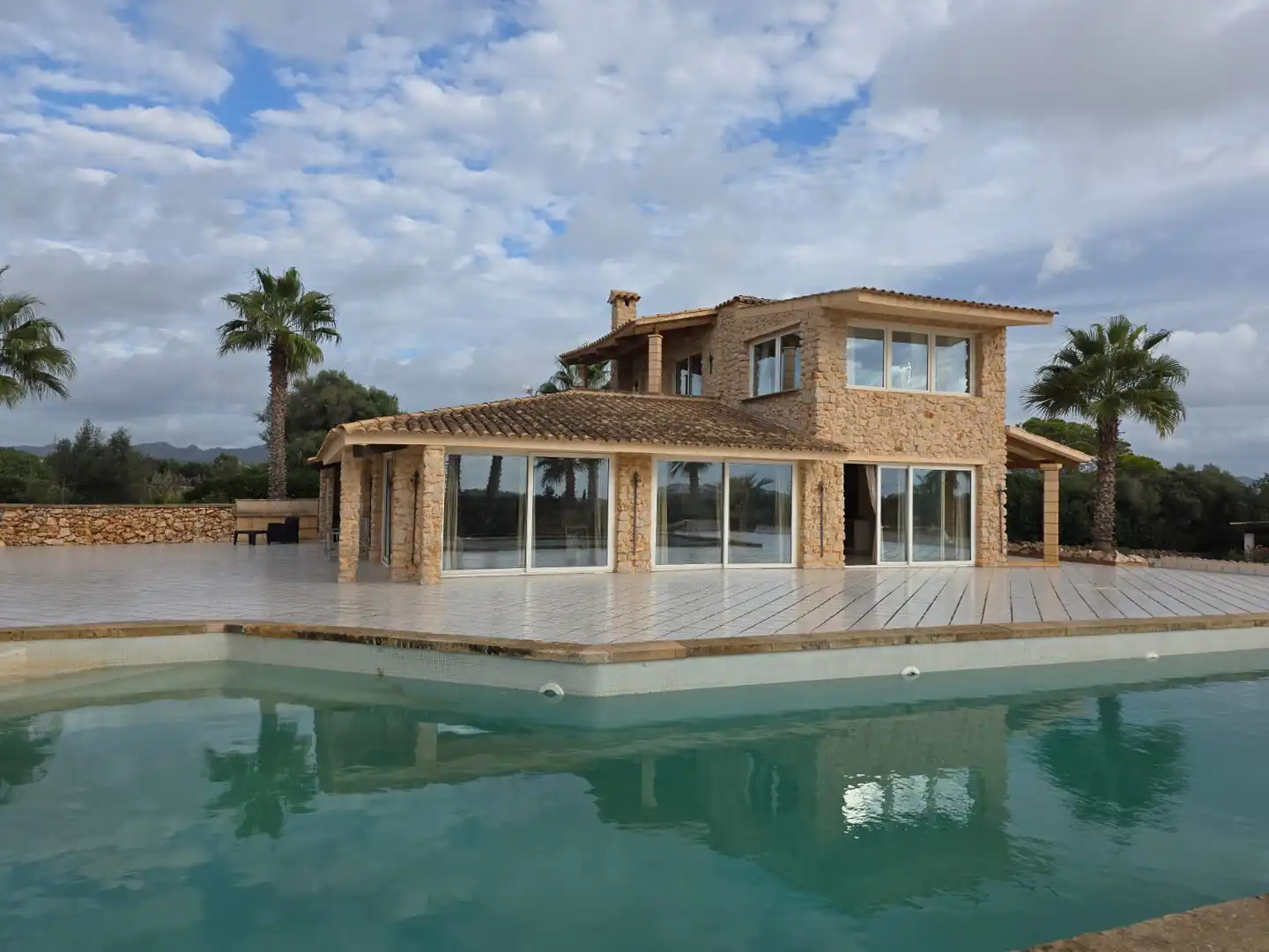 Vista exterior de Finca rústica en venta en Sant Llorenç des Cardassar con Aire acondicionado, Calefacción y Trastero