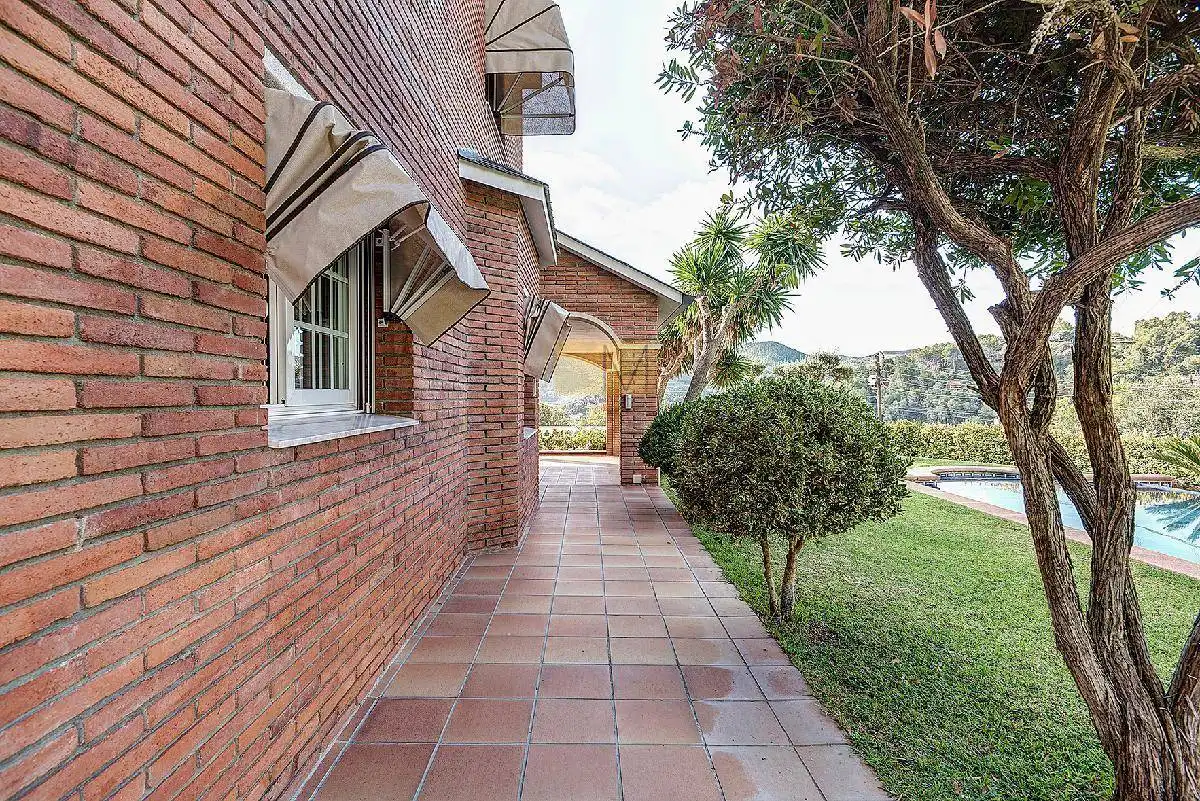 Vista exterior de Casa o chalet en venta en Vallirana con Aire acondicionado, Calefacción y Jardín privado
