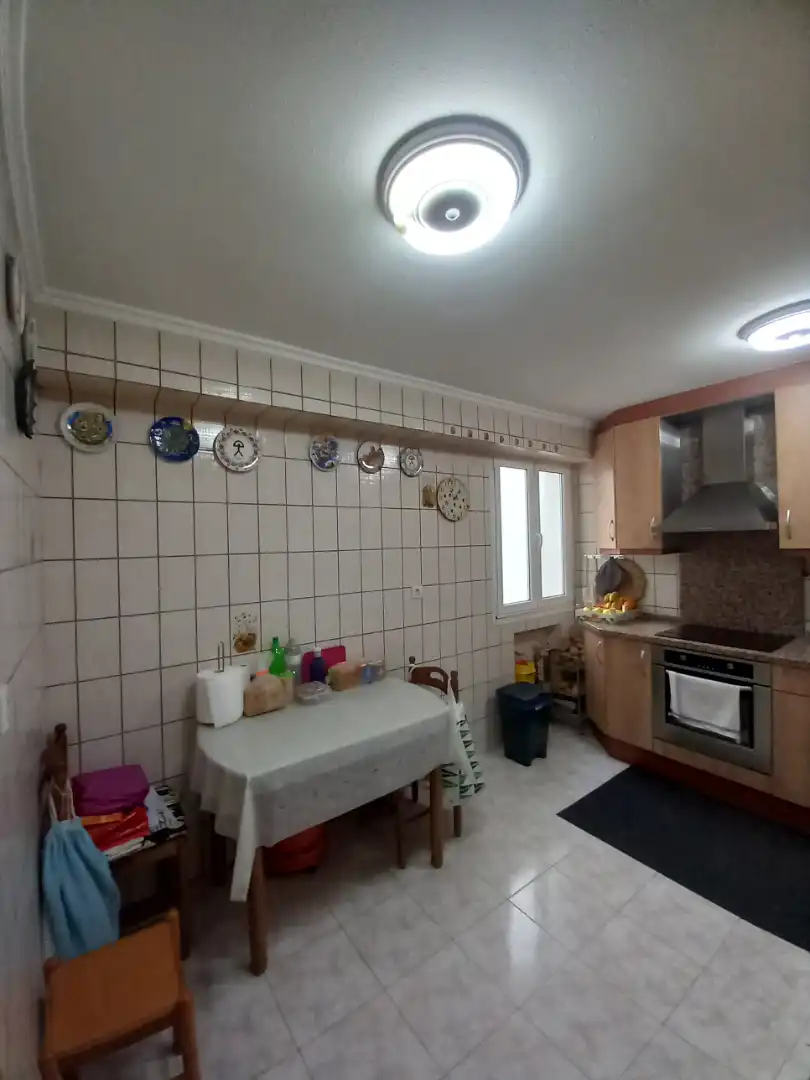 Cuina de Pis de lloguer en Gijón  amb Calefacció, Parquet i Moblat