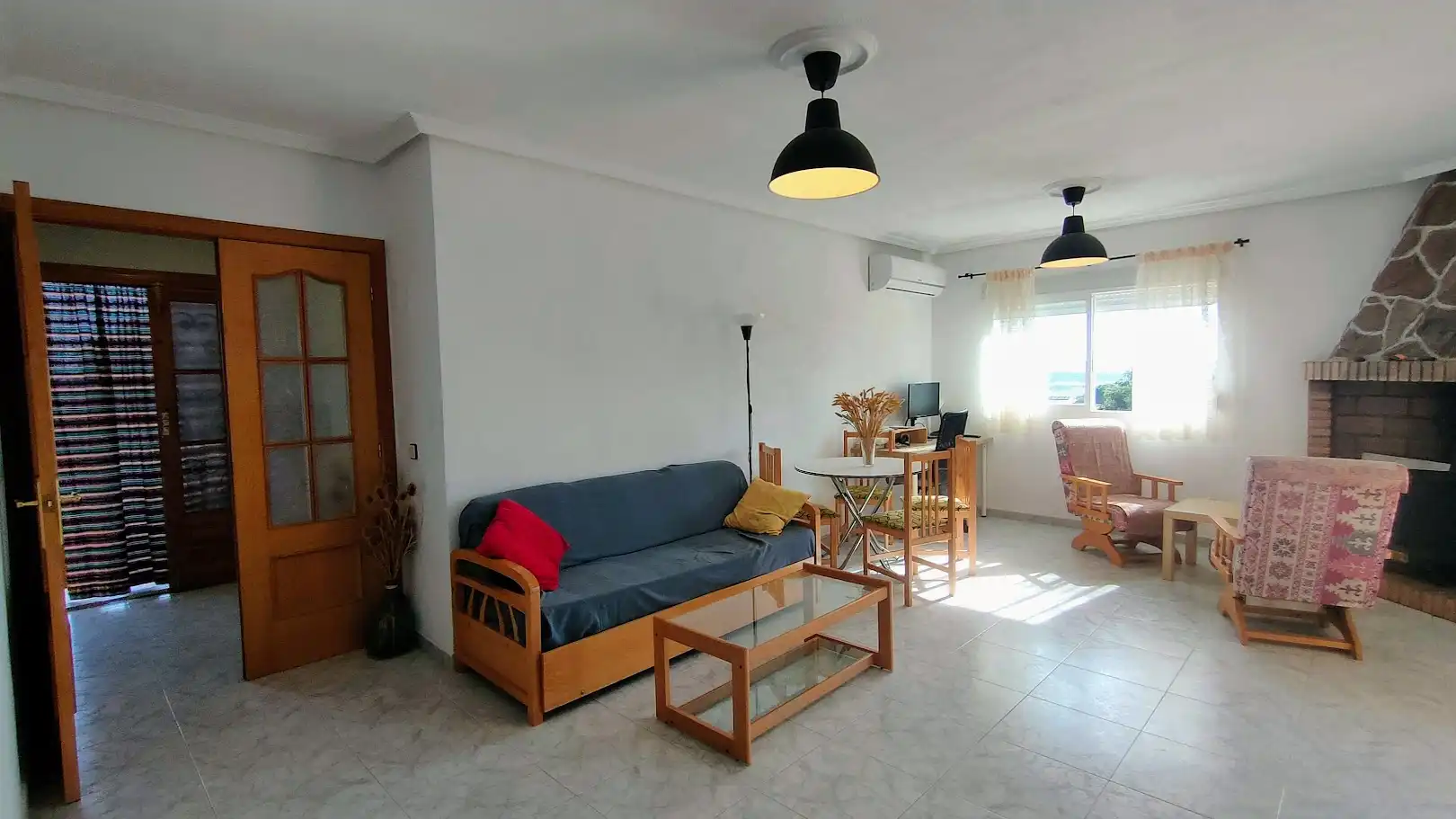 Sala de estar de Casa o chalet en venta en Torrejón del Rey con Aire acondicionado, Calefacción y Jardín privado