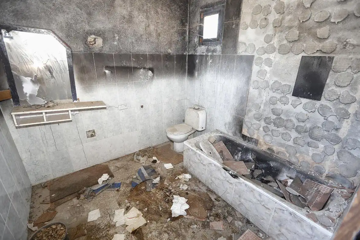 Badezimmer von Fabrikhallen zum Verkauf in Alcanar