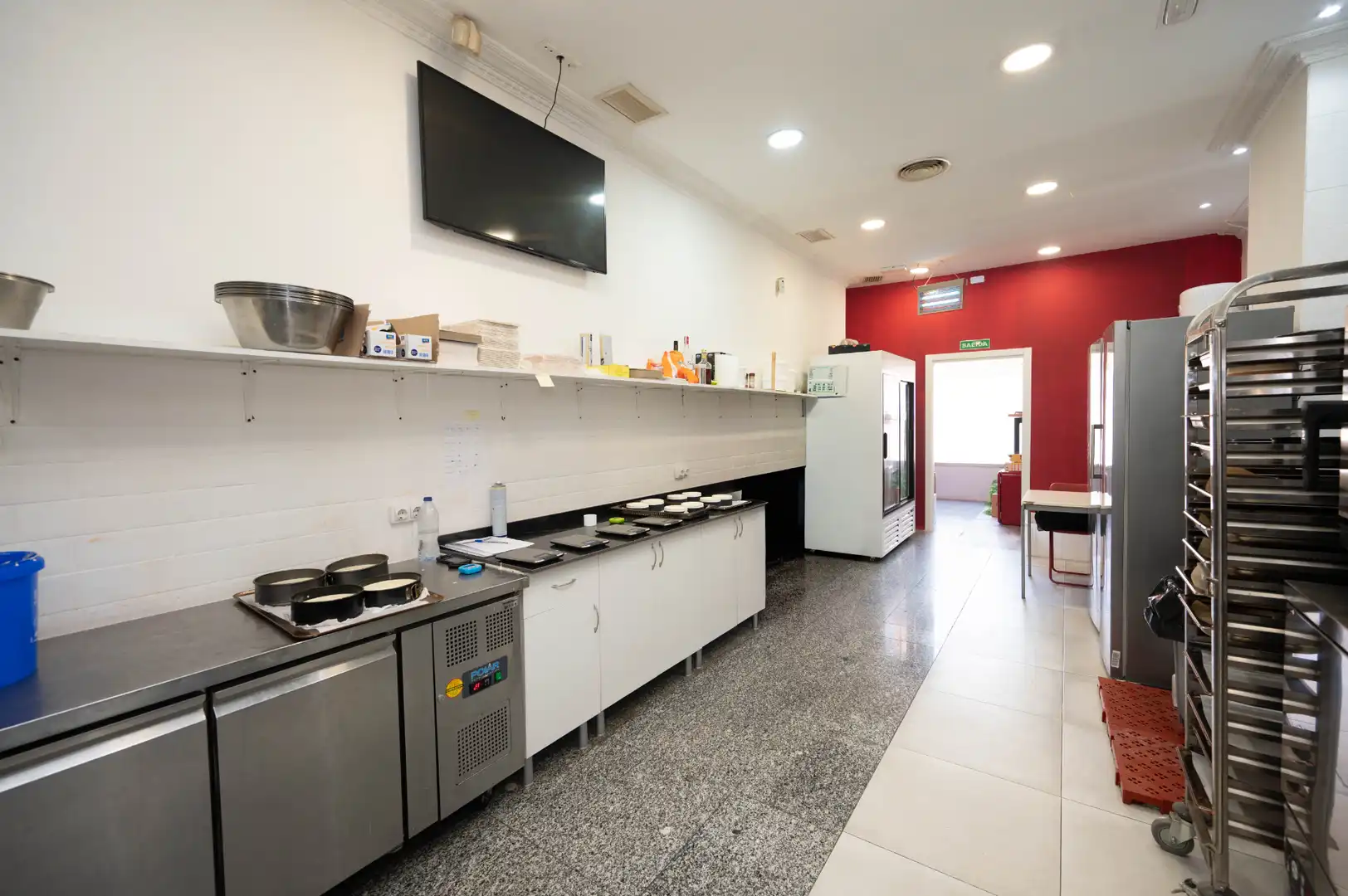 Cuina de Local de lloguer en Madrid amb Aire condicionat