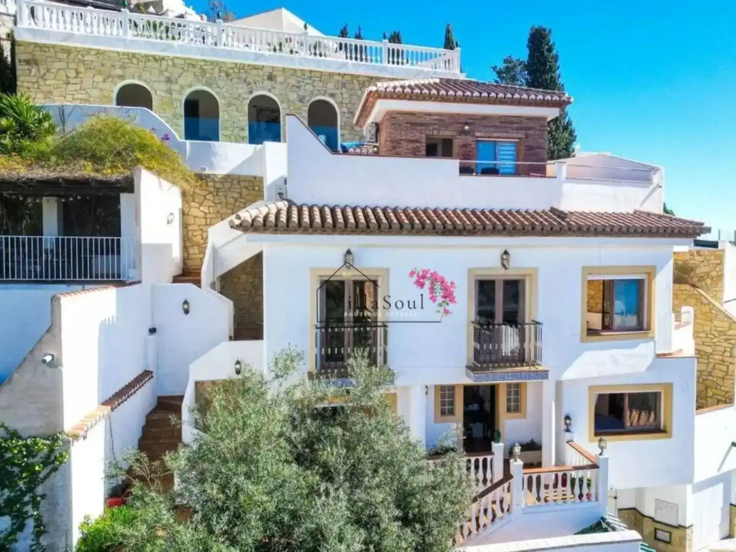 Vista exterior de Casa o xalet en venda en Almuñécar amb Aire condicionat, Piscina i Balcó