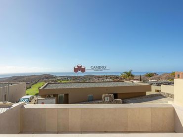 Chalet con piscina en venta en SWING
