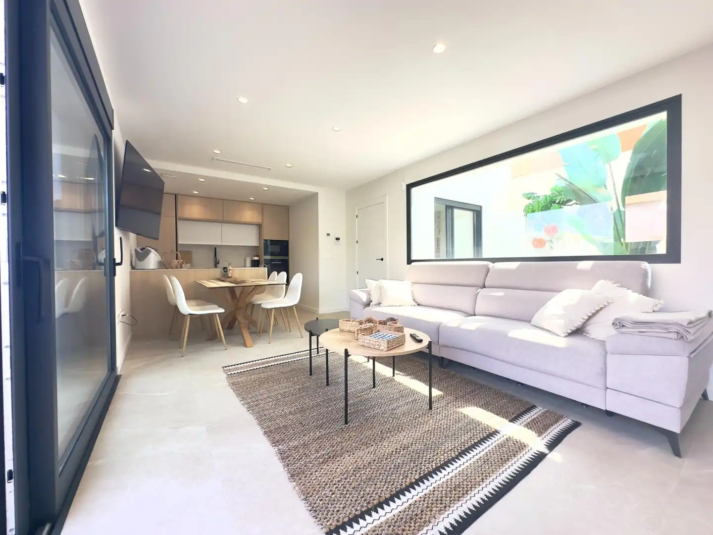 Sala de estar de Casa o chalet en venta en San Pedro del Pinatar con Aire acondicionado, Calefacción y Amueblado