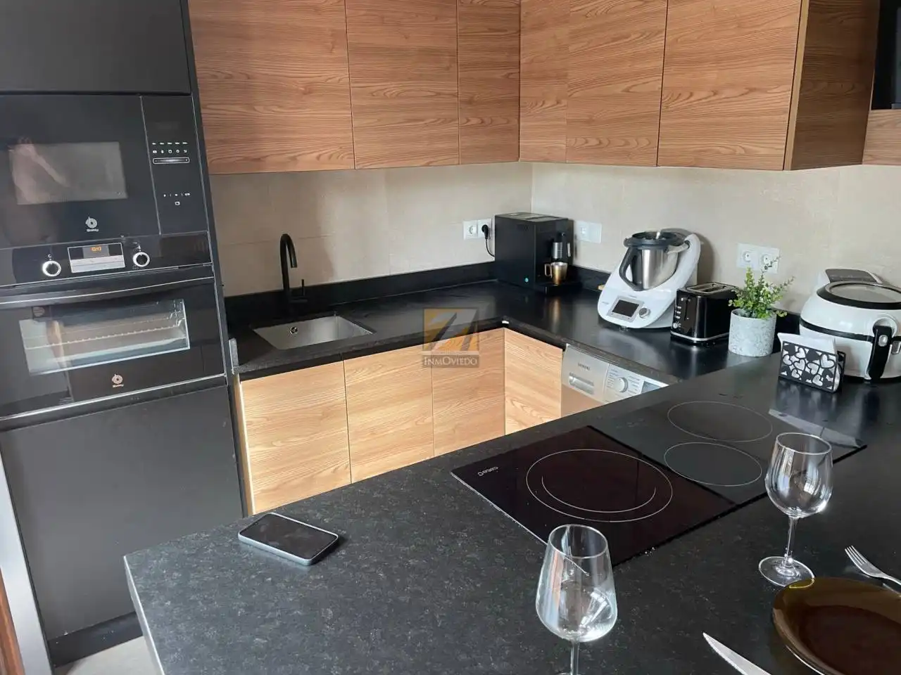 Cocina de Ático de alquiler en Oviedo  con Calefacción, Parquet y Terraza