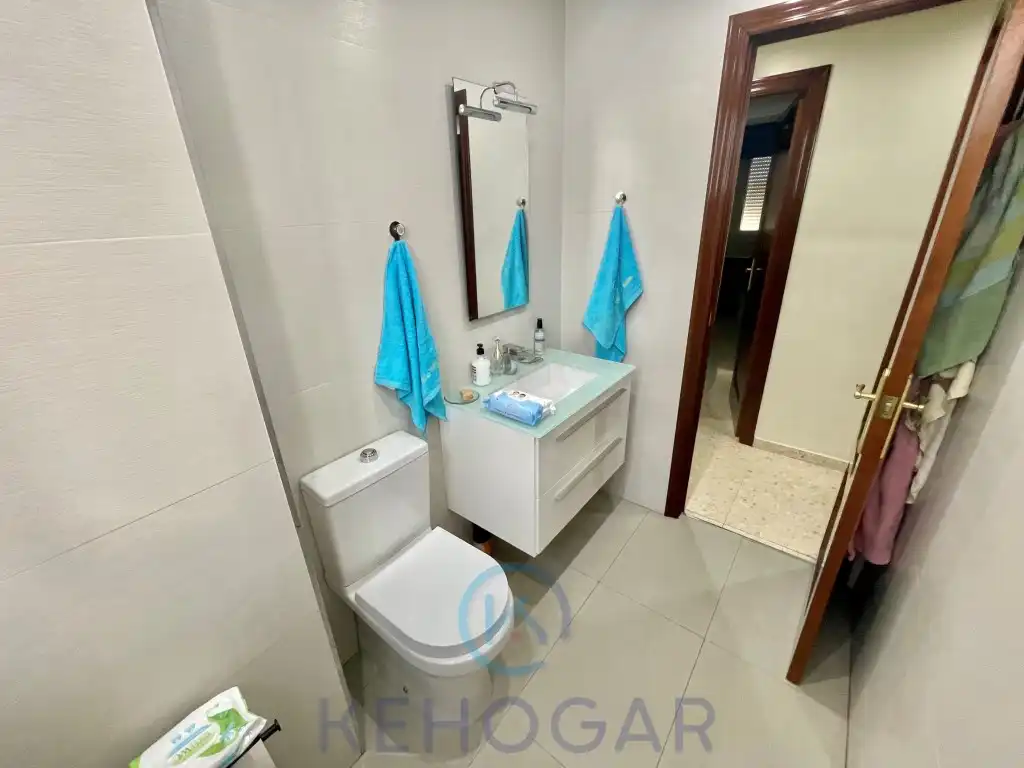 Bathroom of Flat for sale in Dos Hermanas