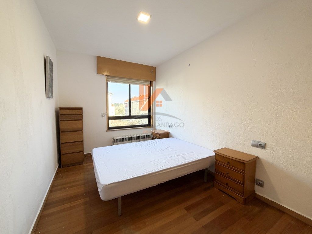 Schlafzimmer von Wohnung zum Verkauf in Ames mit Ofen