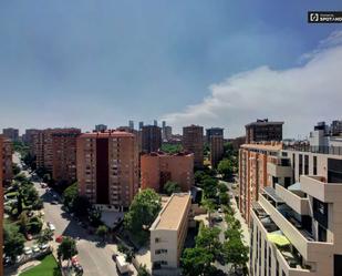 Vista exterior de Pis per a compartir en  Madrid Capital amb Aire condicionat i Terrassa