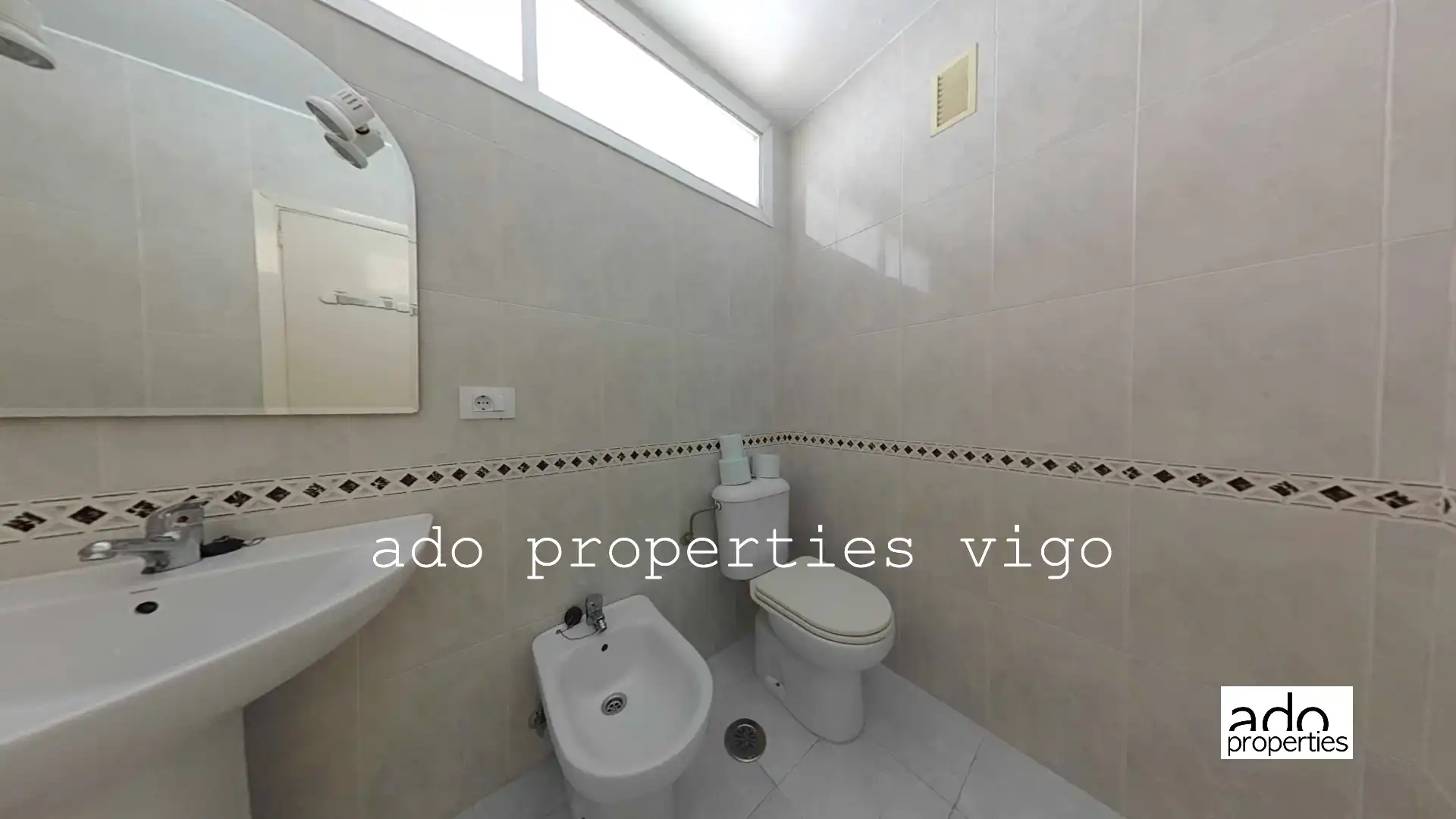 Baño de Piso en venta en Vigo  con Terraza y Trastero