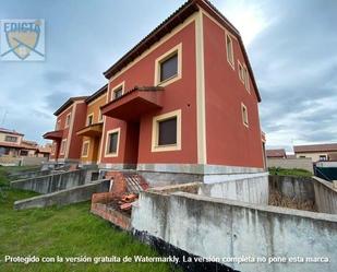 Exterior view of Single-family semi-detached for sale in Hontanares de Eresma  with Terrace
