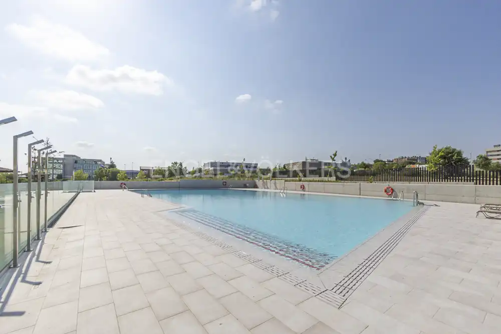 Piscina de Estudio de alquiler en Alcobendas con Aire acondicionado, Calefacción y Jardín privado