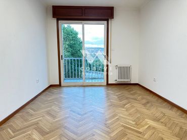 Piso con balcón en venta en Avenida Celanova