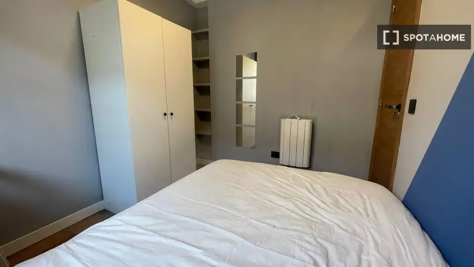 Bedroom of Flat for rent in Madrid  with Air Conditioner, Heating and Furnished
