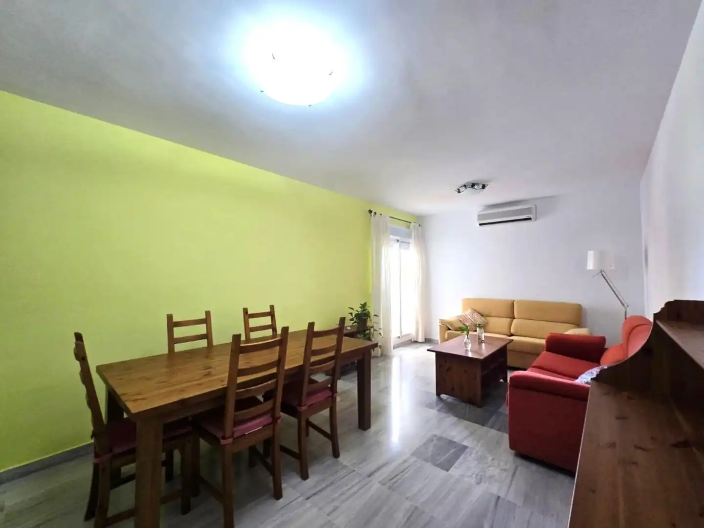Sala d'estar de Planta baixa de lloguer en Jerez de la Frontera amb Aire condicionat, Terrassa i Moblat