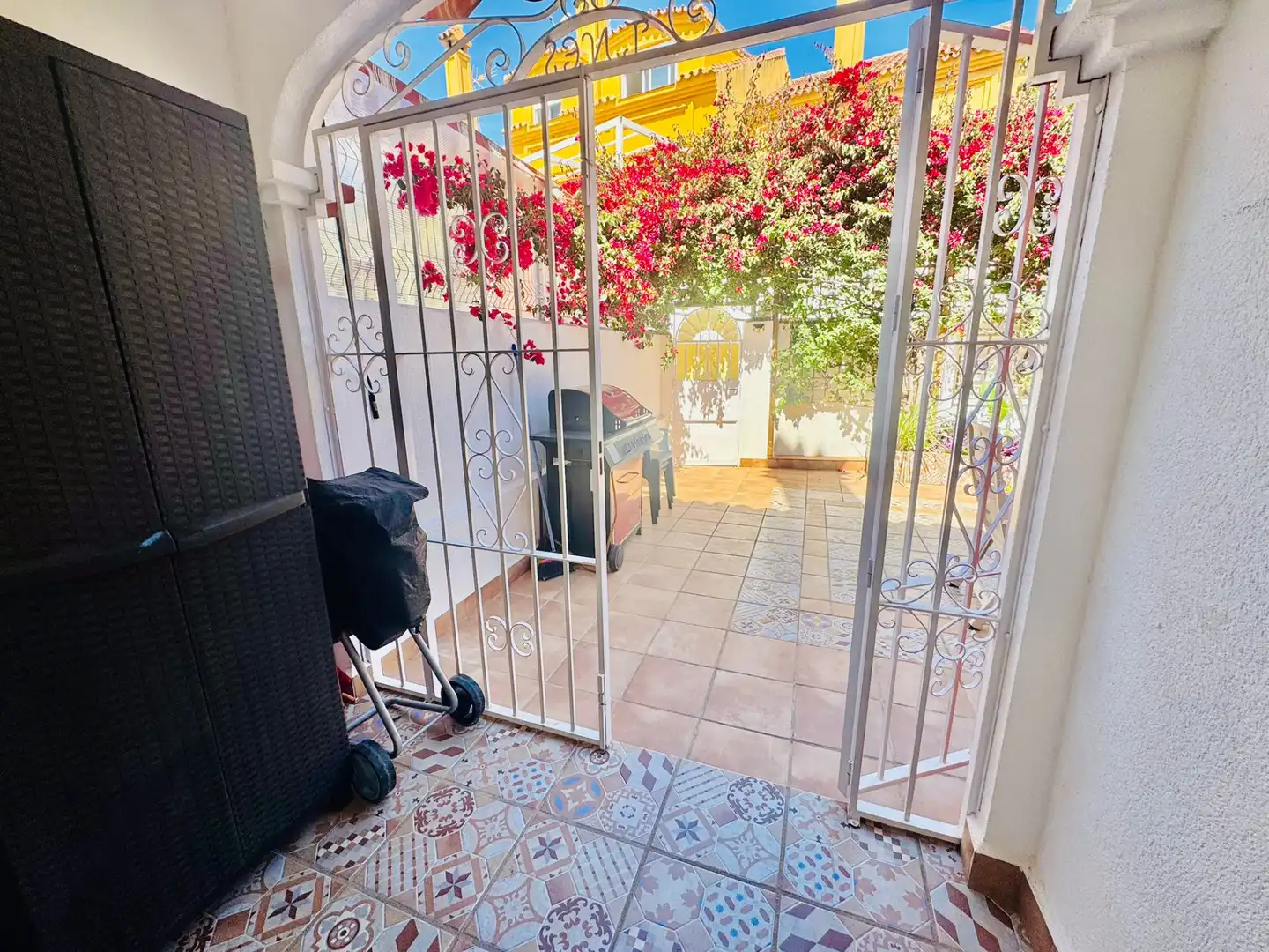 Jardí de Casa adosada en venda en Fuengirola amb Aire condicionat, Terrassa i Traster