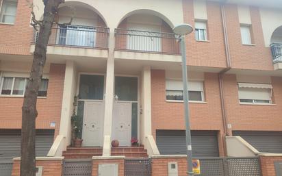 Vista exterior de Casa adosada en venda en Castellvell del Camp amb Terrassa i Balcó