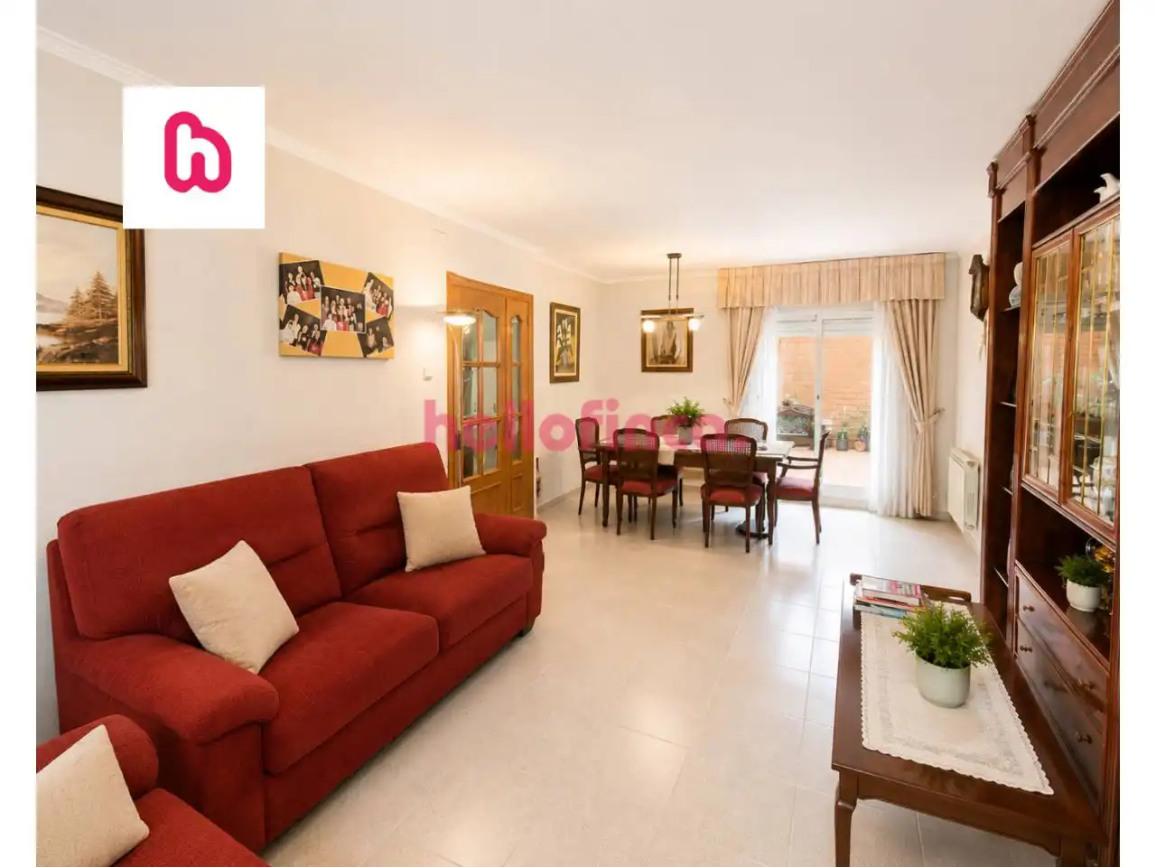 Sala de estar de Casa adosada en venta en Santa Perpètua de Mogoda con Aire acondicionado, Calefacción y Terraza