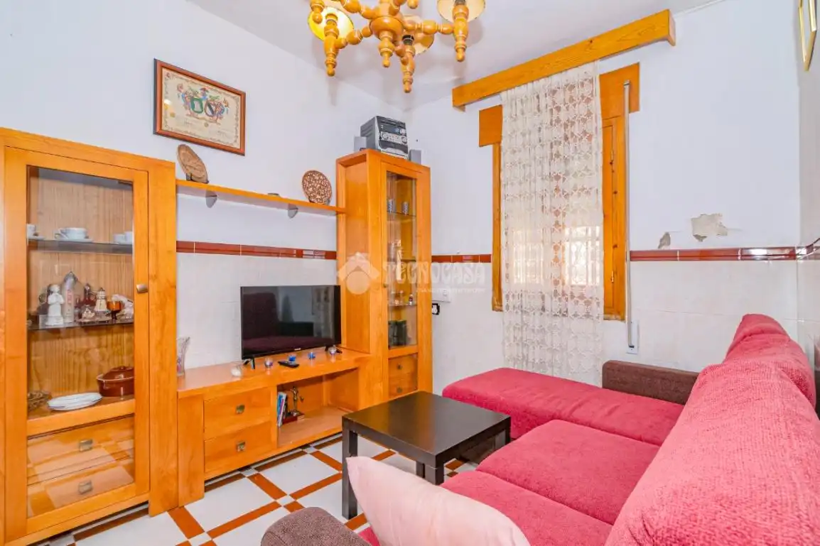 Sala de estar de Casa adosada en venta en Lucena con Aire acondicionado y Amueblado