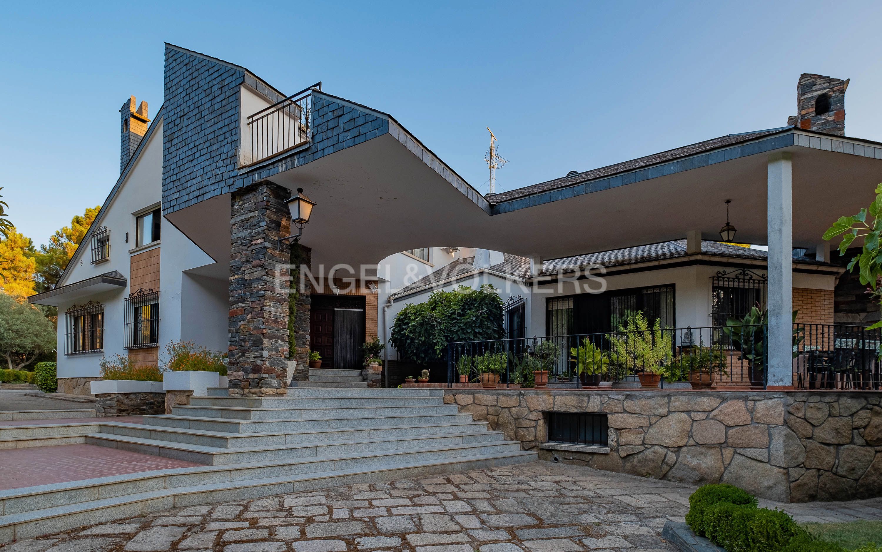 Exterior view of House or chalet for sale in Sotillo de la Adrada  with Air Conditioner, Heating and Private garden