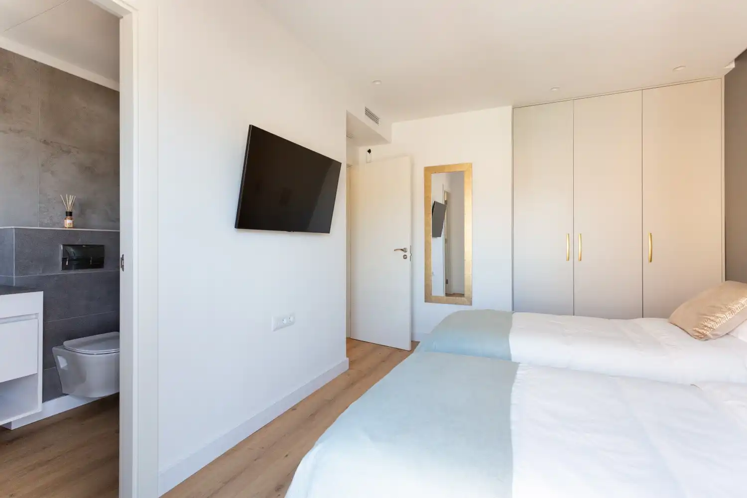 Dormitori de Apartament de lloguer en Castelldefels amb Aire condicionat, Calefacció i Moblat