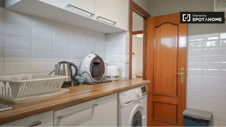 Kitchen of Flat for rent in Madrid  with Air Conditioner, Heating and Furnished