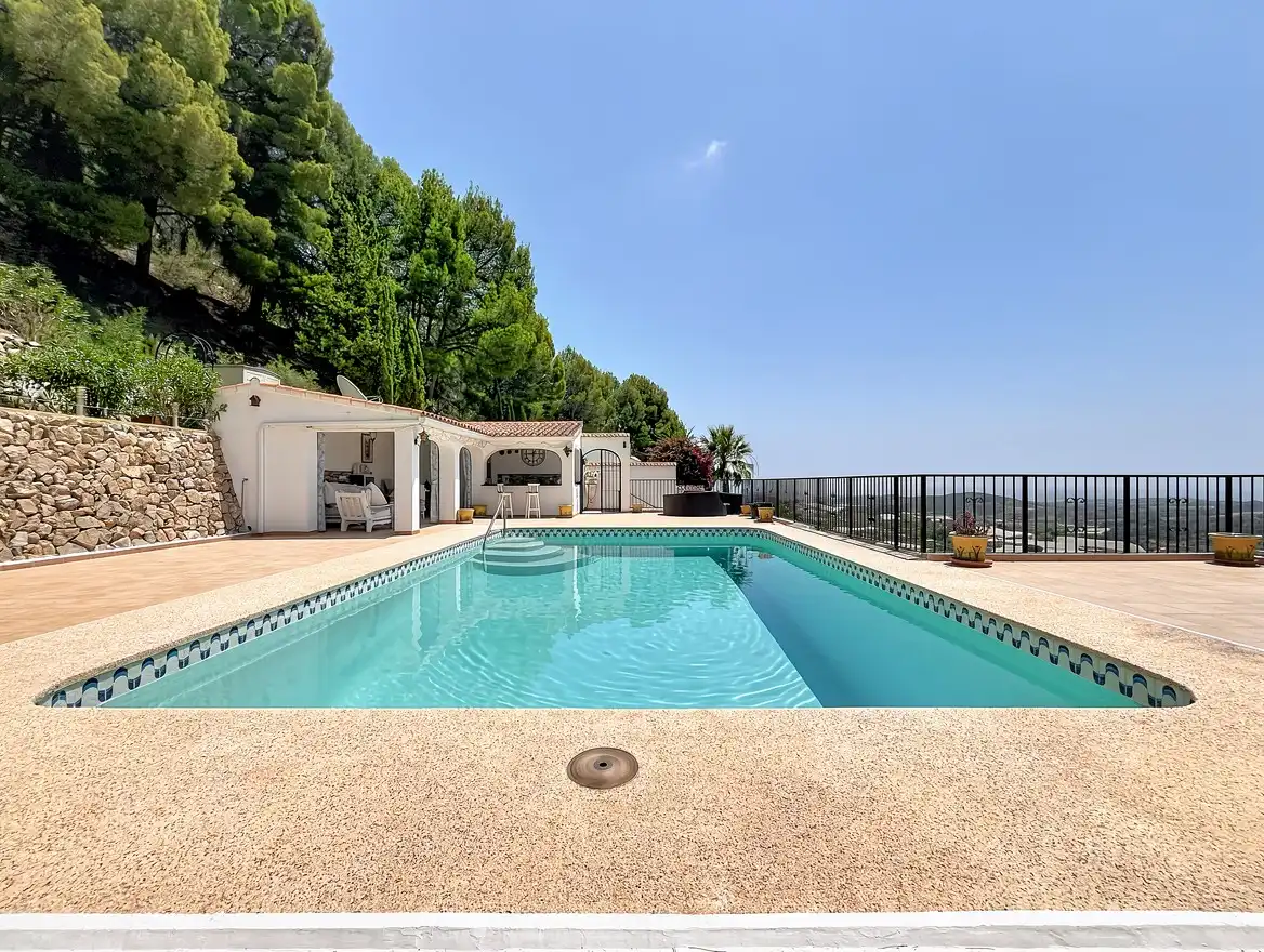 Piscina de Casa o xalet en venda en Callosa d'en Sarrià amb Aire condicionat, Jardí privat i Terrassa