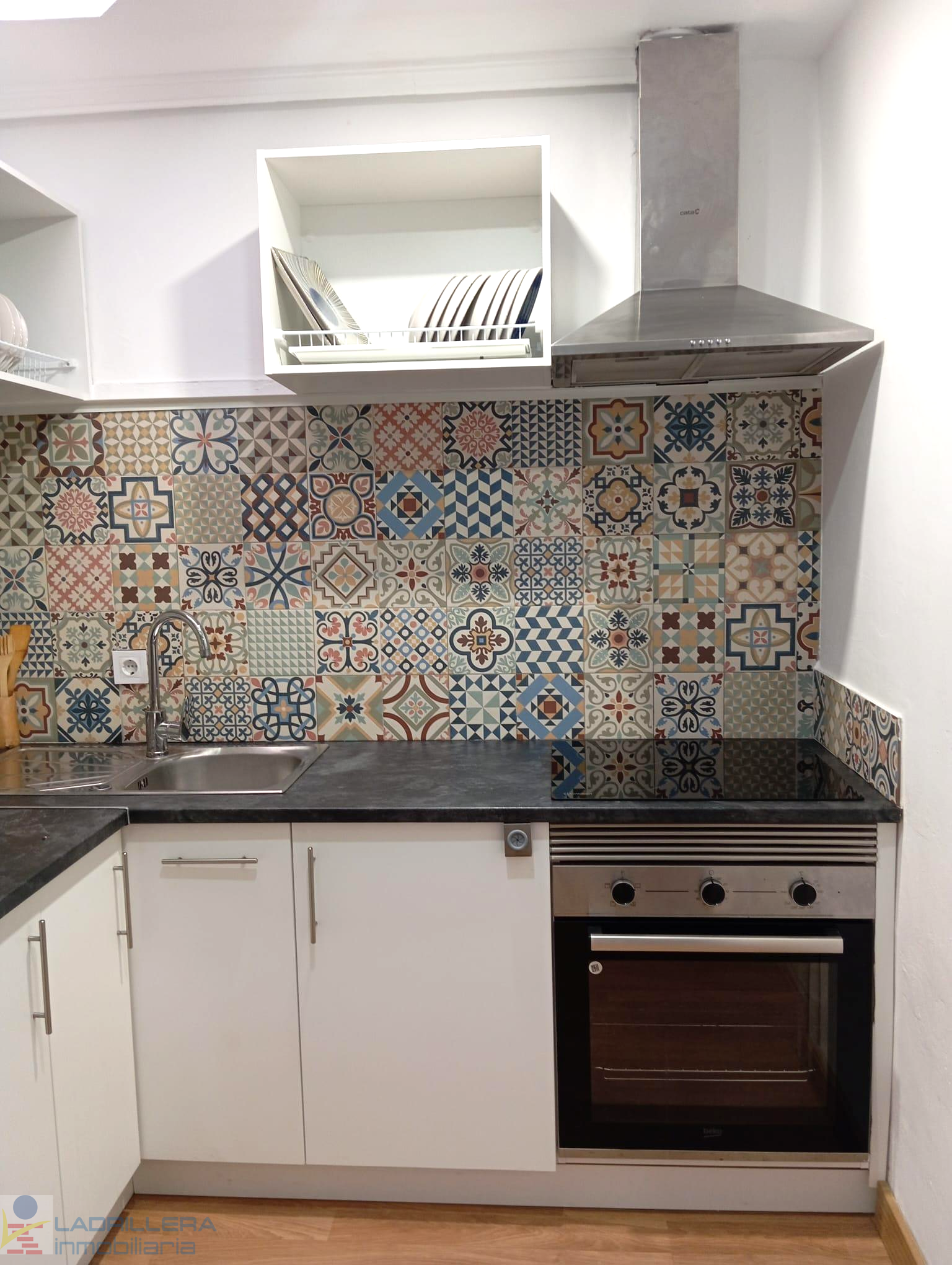 Cuina de Casa o xalet en venda en San Fernando amb Terrassa i Piscina comunitària