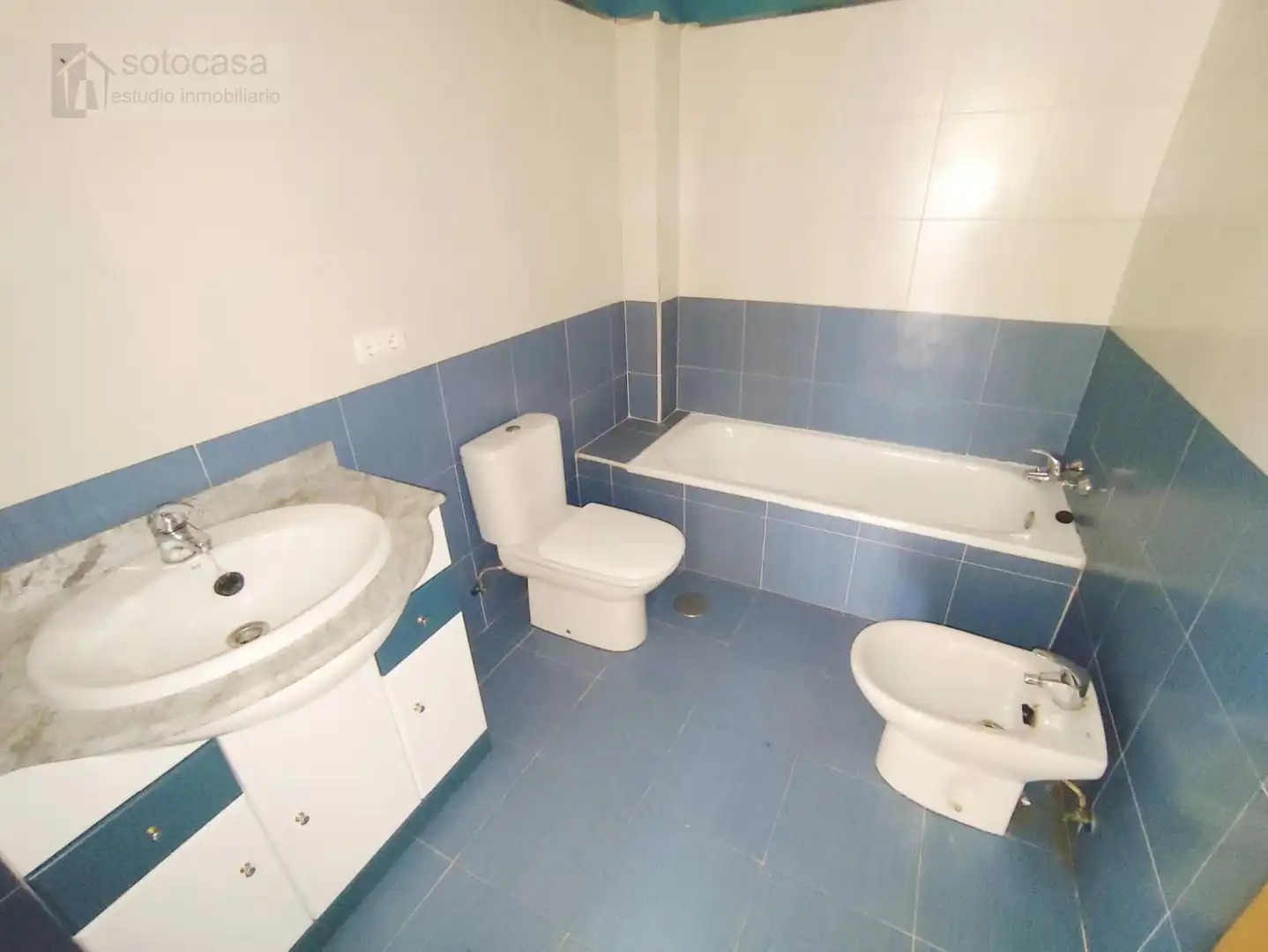 Bany de Casa adosada en venda en Corcos amb Calefacció