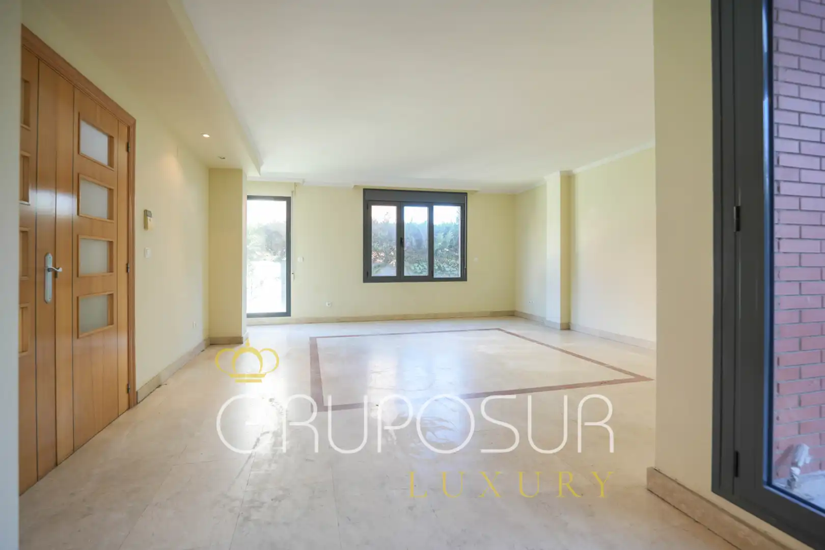 Sala d'estar de Casa adosada en venda en Valladolid amb Calefacció, Jardí privat i Parquet