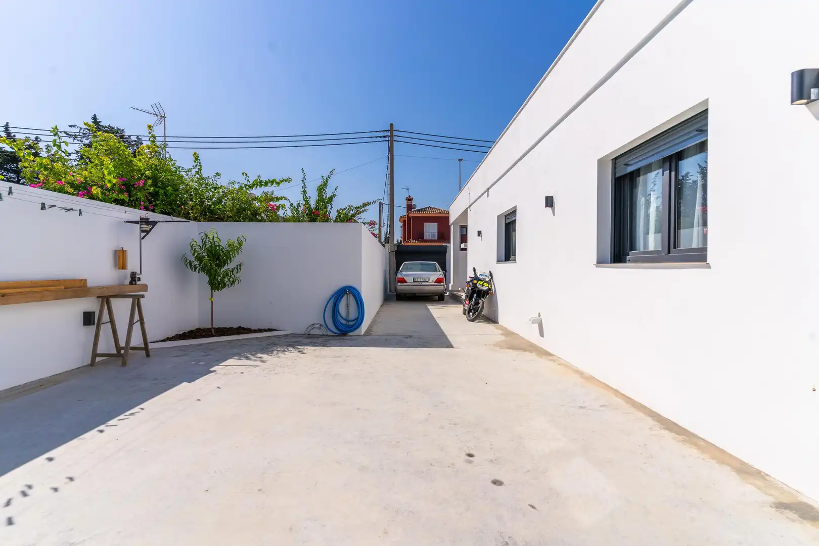 Vista exterior de Casa o chalet en venta en Chiclana de la Frontera con Jardín privado, Terraza y Piscina