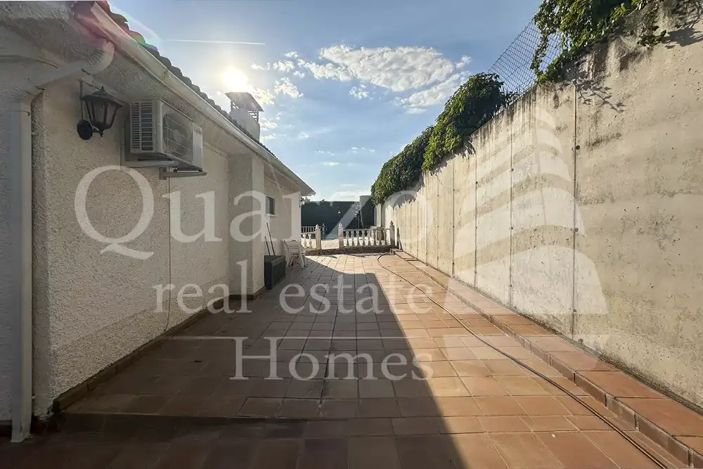 Exterior view of Houses for sale in Villaviciosa de Odón  with Air Conditioner, Heating and Private garden
