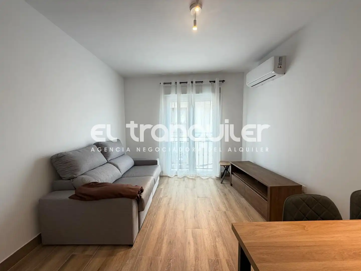 Living room of Flat for rent in Paracuellos de Jarama  with Air Conditioner and Parquet flooring