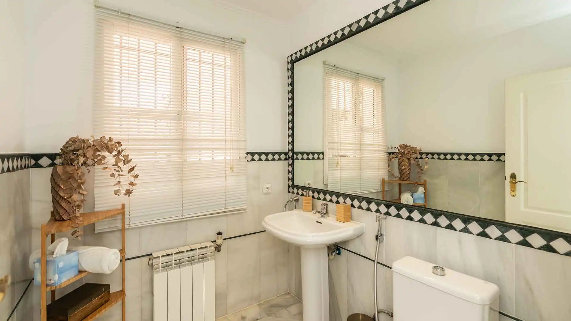 Baño de Casa o chalet en venta en Marbella con Aire acondicionado, Jardín privado y Terraza