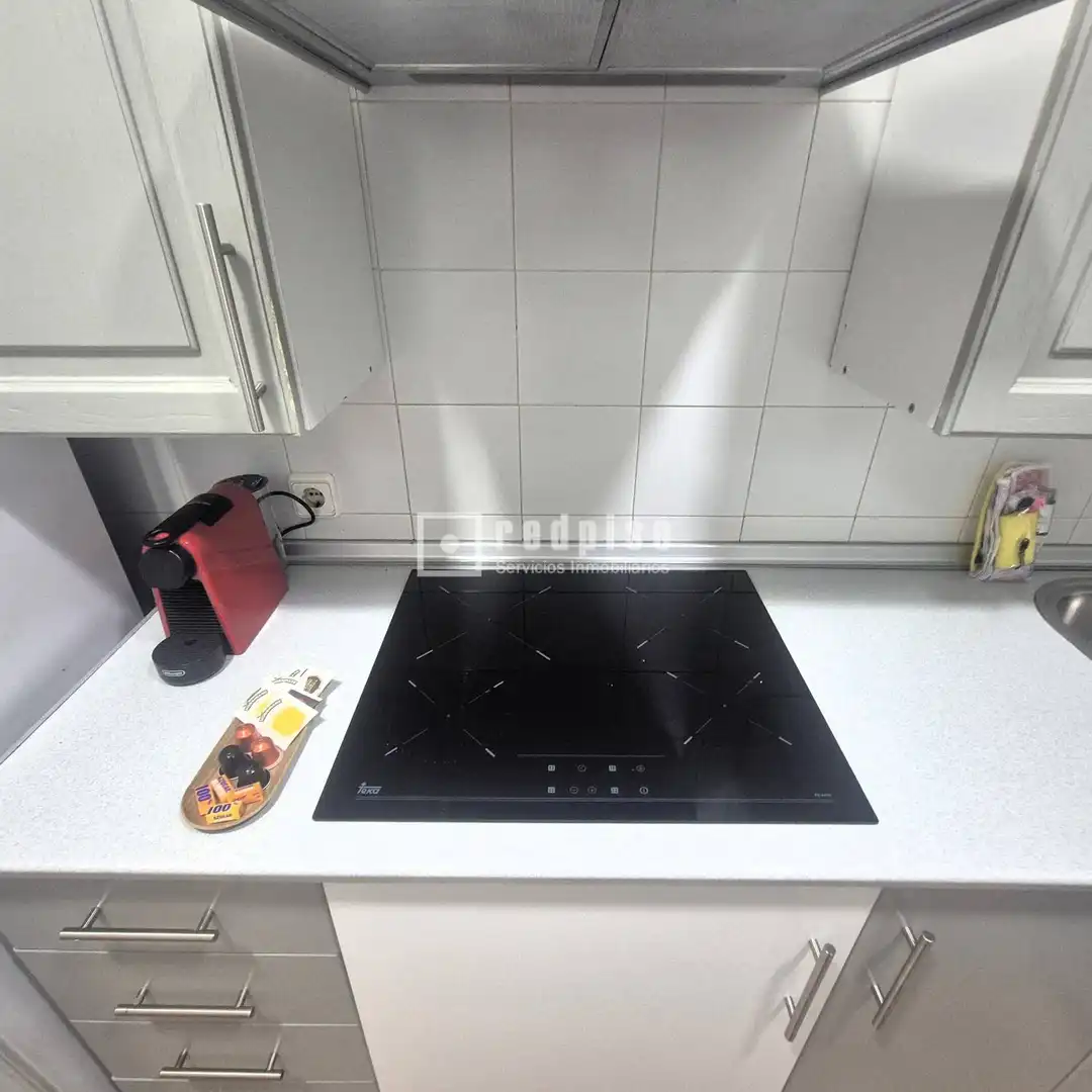 Cuina de Apartament en venda en Sevilla amb Aire condicionat, Moblat i Alarma