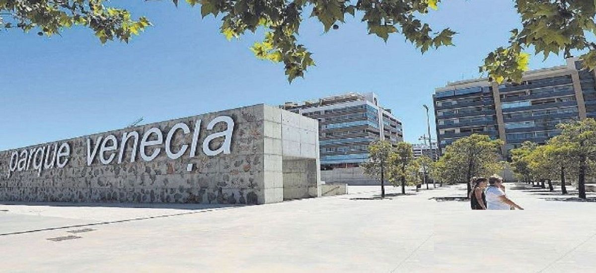 Exterior view of Premises for sale in  Zaragoza Capital  with Furnished