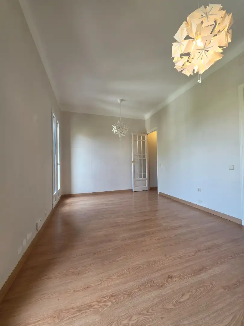 Habitación de Piso de alquiler en Madrid con Calefacción, Parquet y Balcón