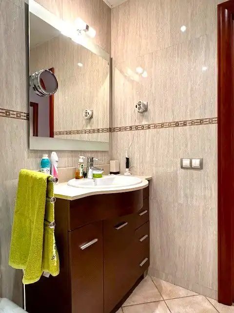 Badezimmer von Einfamilien-Reihenhaus zum Verkauf in Sant Boi de Llobregat mit Klimaanlage, Heizung und Terrasse