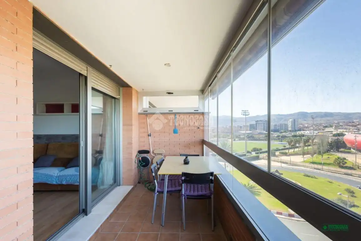 Habitación de Piso en venta en Almería con Terraza, Trastero y Piscina comunitaria