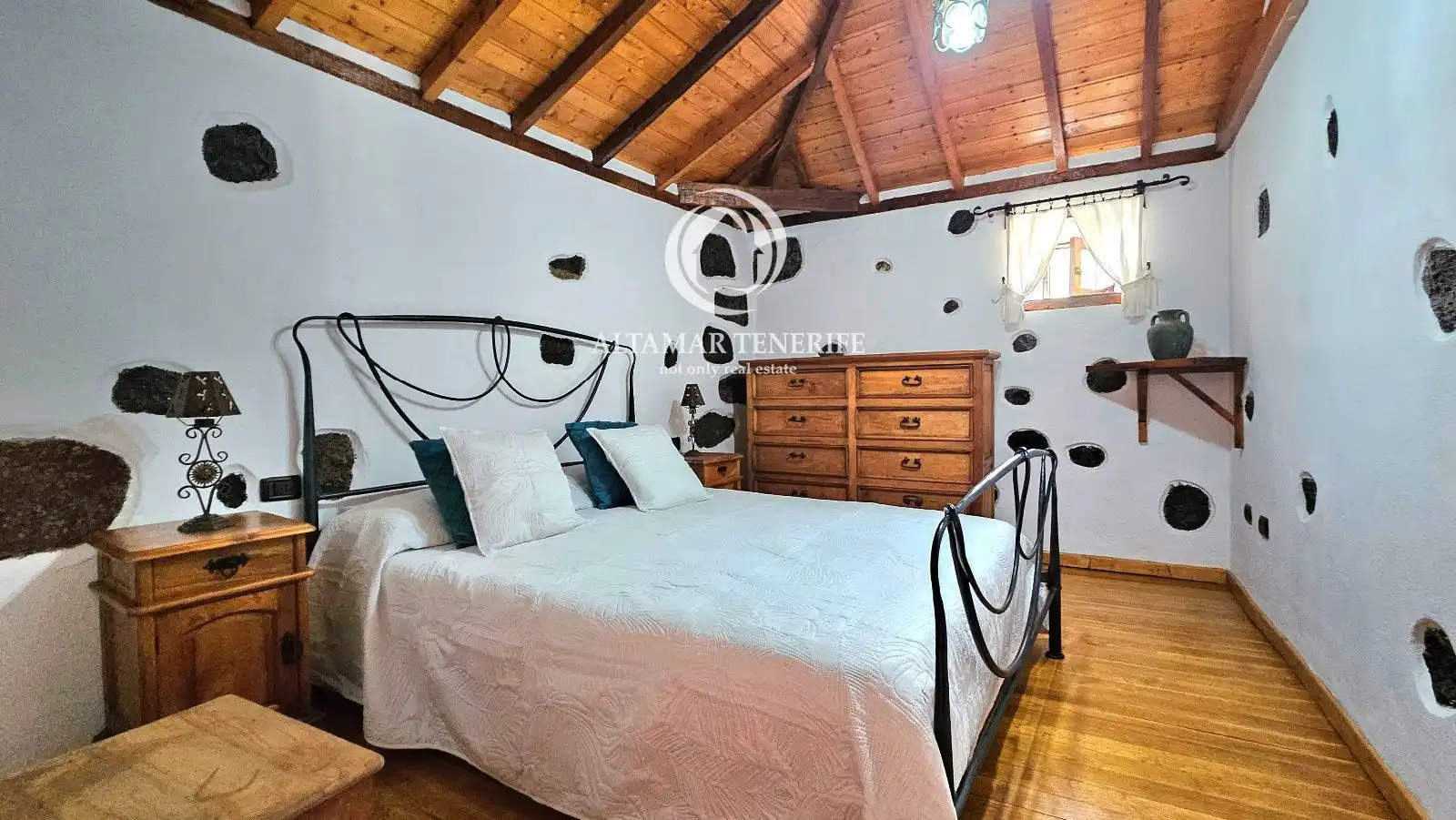 Habitación de Casa adosada en venta en Santiago del Teide con Terraza, Trastero y Amueblado