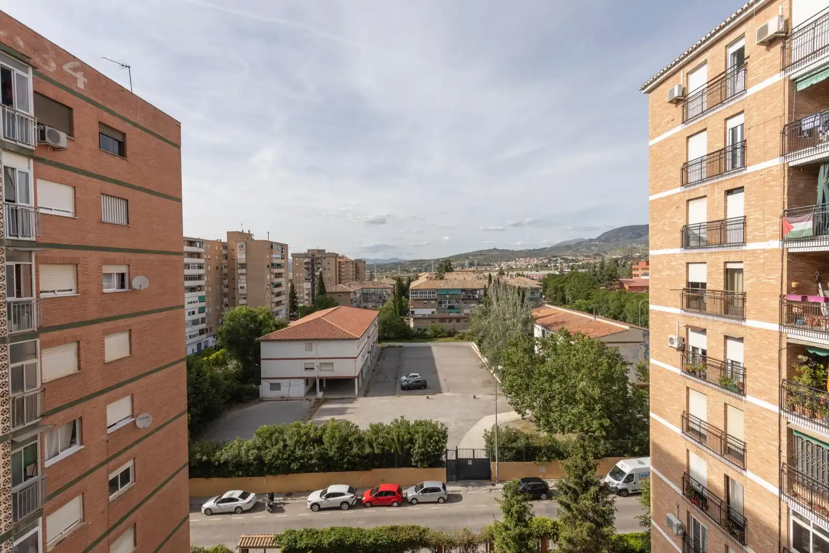 Vista exterior de Piso en venta en Granada con Aire acondicionado y Balcón