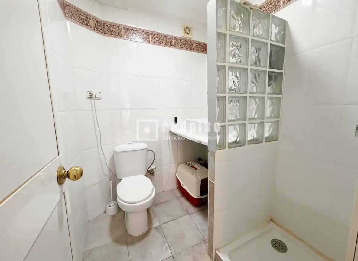 Badezimmer von Wohnung zum Verkauf in Rincón de la Victoria mit Privatgarten und Schwimmbad