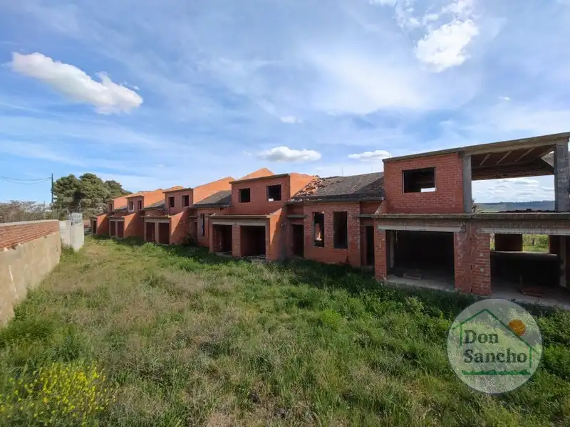 Casa adosada en venda en Castronuevo de Esgueva