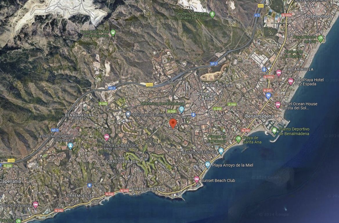 Vista exterior de Traster en venda en Benalmádena