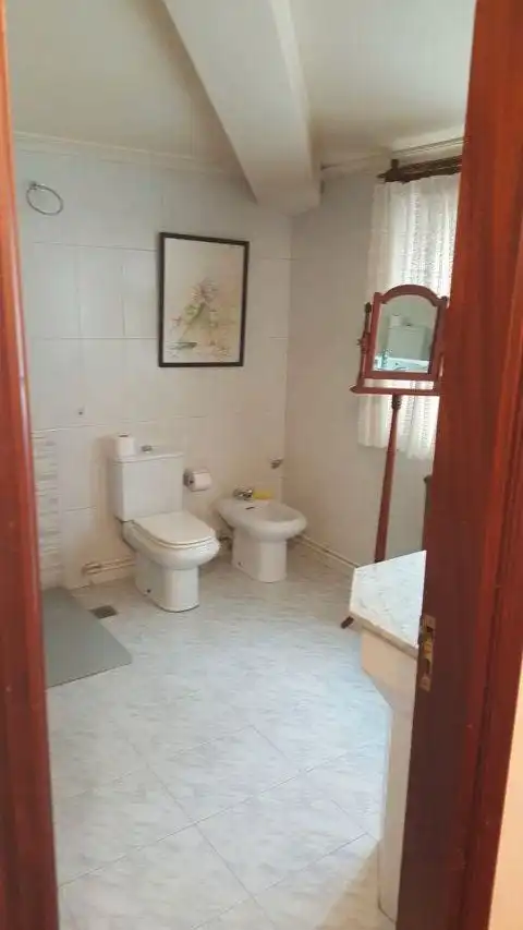 Baño de Casa o chalet en venta en Pontevedra Capital  con Calefacción, Jardín privado y Terraza